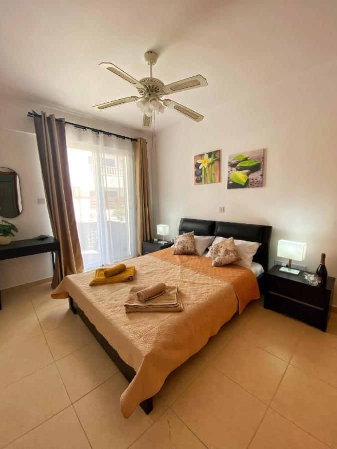 Cozy Poolside Apartment Paphos Esterno foto