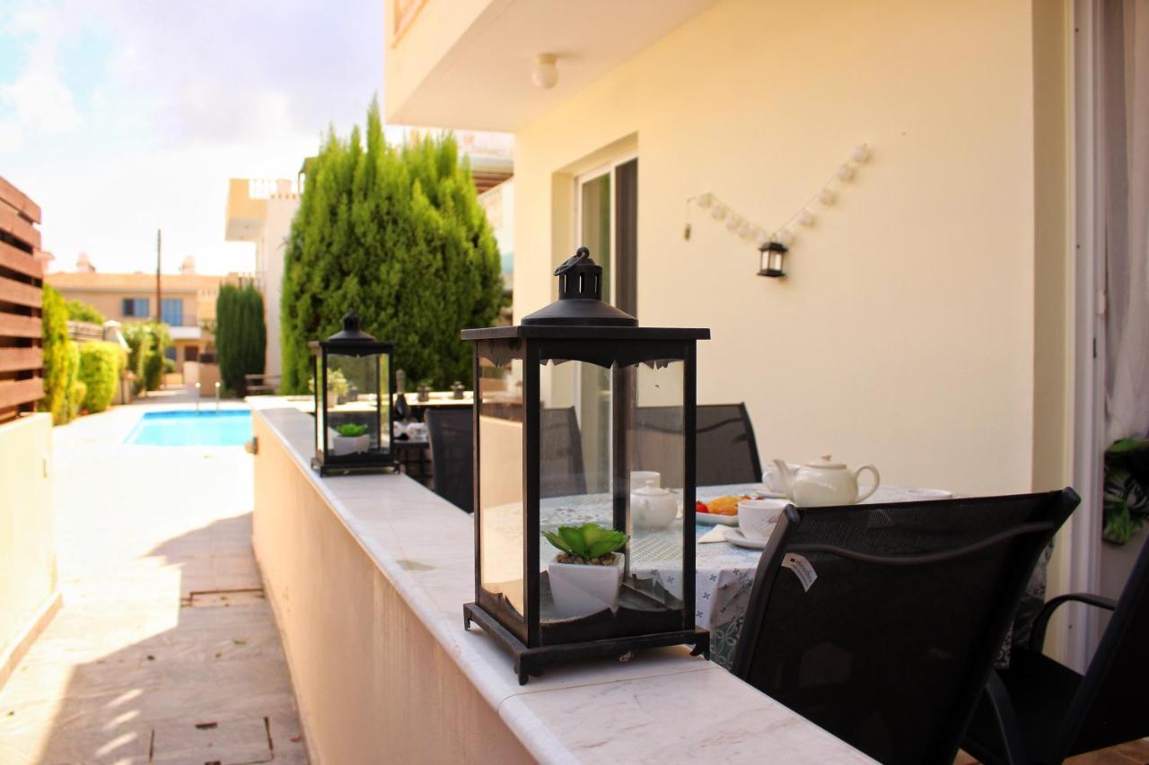 Cozy Poolside Apartment Paphos Esterno foto