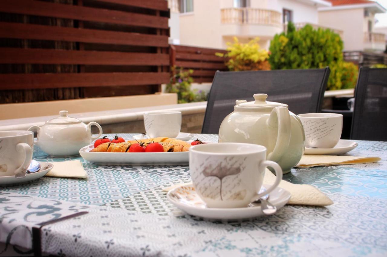Cozy Poolside Apartment Paphos Esterno foto