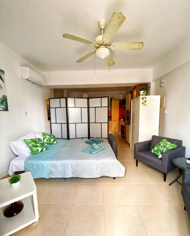 Cozy Poolside Apartment Paphos Esterno foto