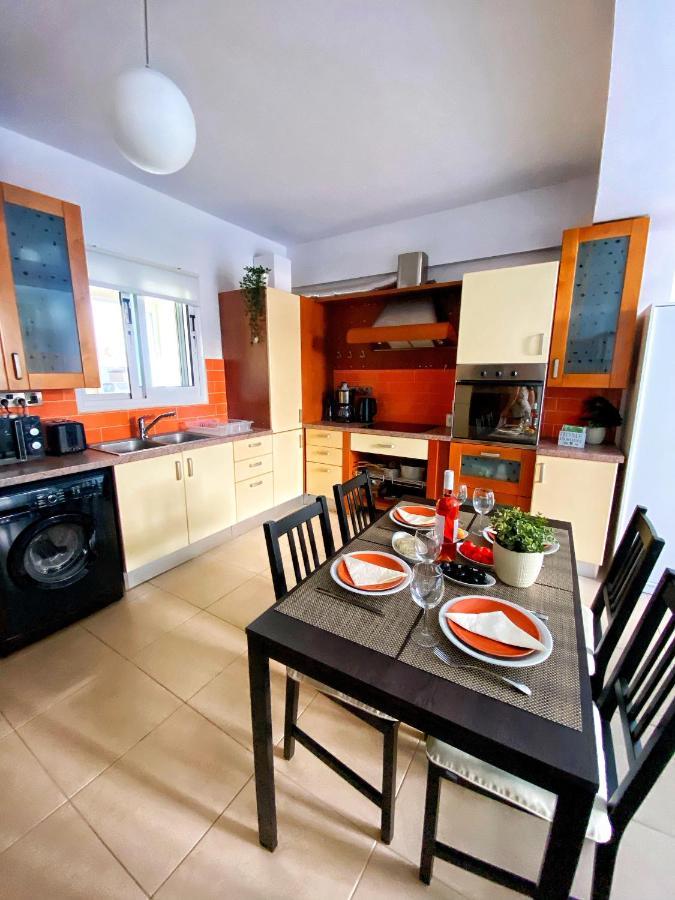 Cozy Poolside Apartment Paphos Esterno foto